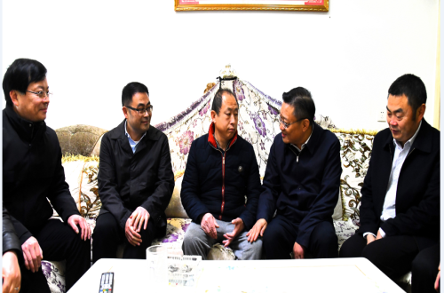 学院党委书记黎明率队赴定点帮扶村开展乡村振兴工作调研及春节前走访慰问活动