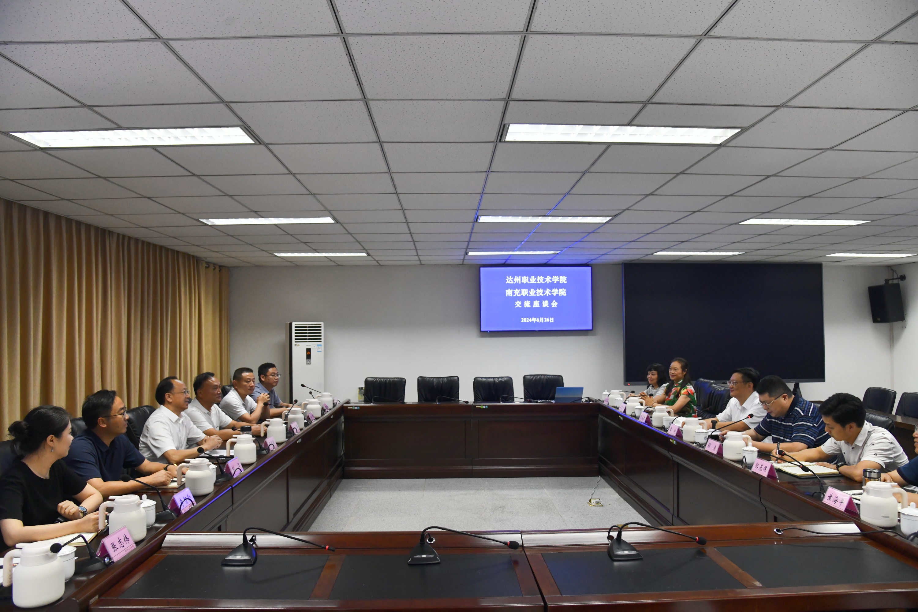 达州职业技术学院党委书记王隆毅一行来校考察交流