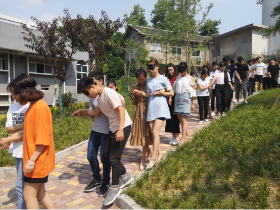 学院举办2018年“5.25”“微笑拥抱青春 关爱呵护心灵”<br/>心理健康宣传月活动