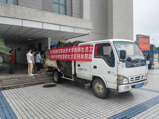 精准扶贫落实落地 ——南充职业技术学院教职工购买汶川县俄布村脆李助农增收