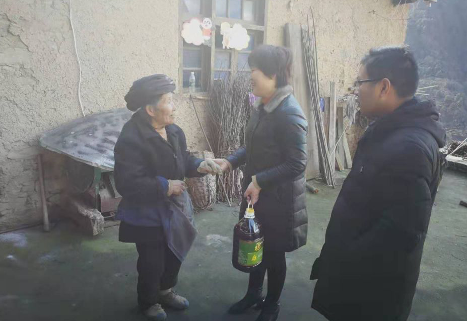 汪正坤赴汶川县俄布村开展脱贫攻坚工作