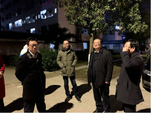 学校党委书记黎明一行深入学生宿舍食堂走访调研