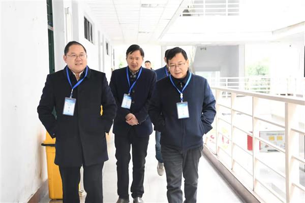 学校举行2019年退役军人等群体人员招生考试