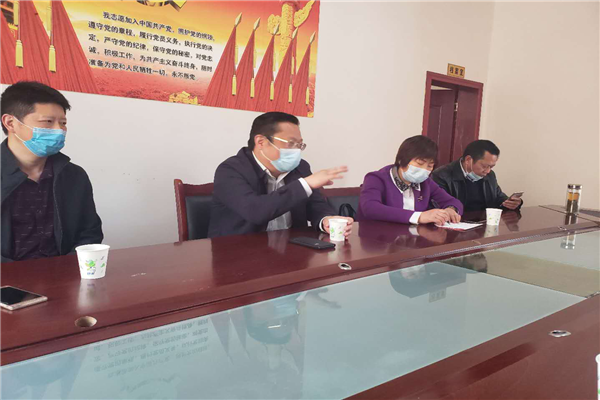学院党委书记黎明到郑家沟村、长树岭村调研指导<br/>脱贫攻坚工作并慰问学院驻村扶贫干部