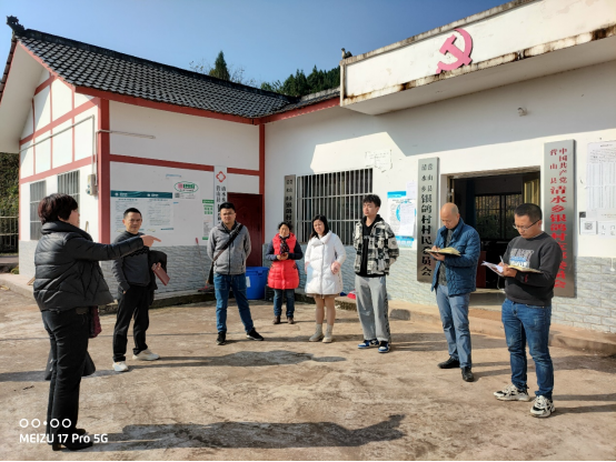 南充职业技术学院院长助理汪正坤深入银鸽村指导乡村振兴工作