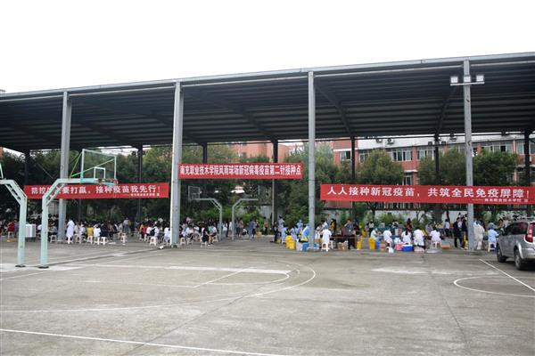 学院有序组织师生进行第二针新冠疫苗接种工作