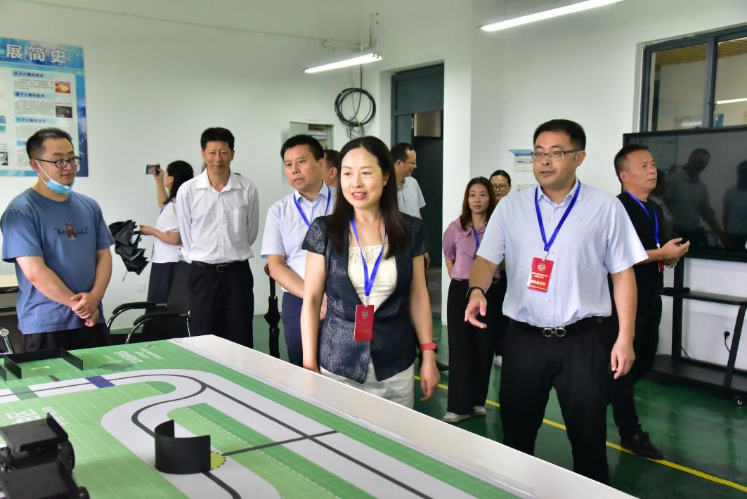 南充市政协副主席黎萍一行莅校考察调研