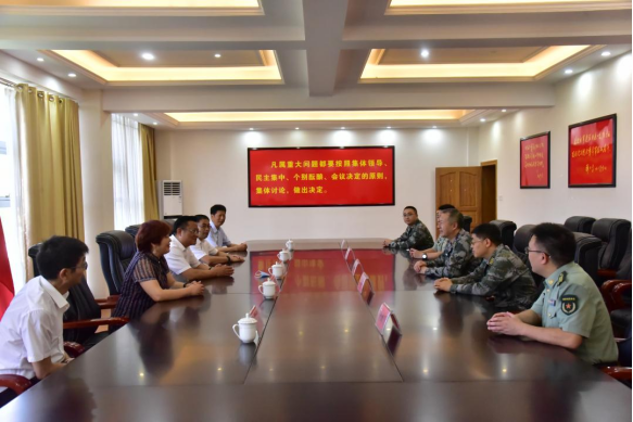 黎明带队走访慰问南充军分区、武警支队和消防救援支队