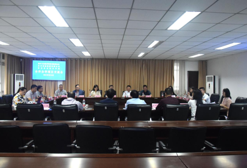 罗通彪副院长等校领导与<br/>俄中文化教育科技发展基金会、<br/>东方发展集团公司一行进行工作座谈