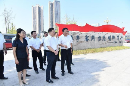 市政协主席廖伦志一行莅院开展教师节慰问
